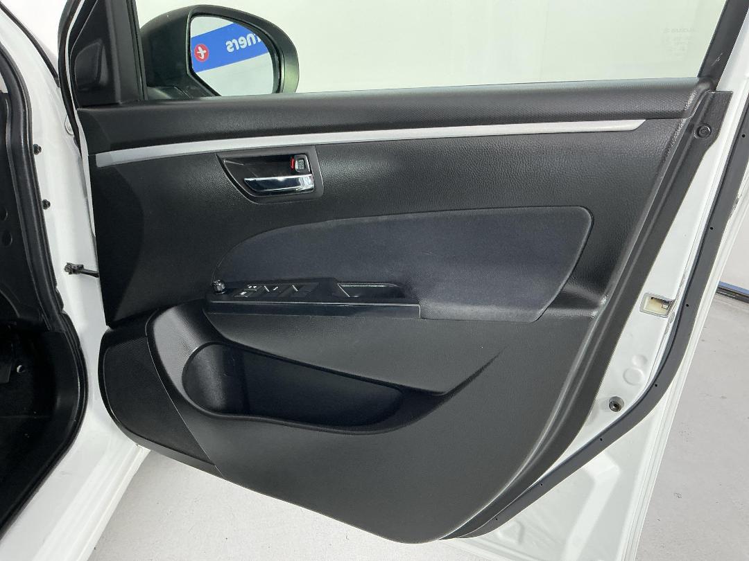 Photo '15' of Suzuki Swift