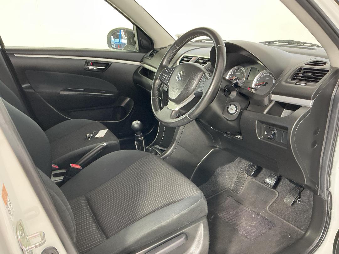 Photo '16' of Suzuki Swift