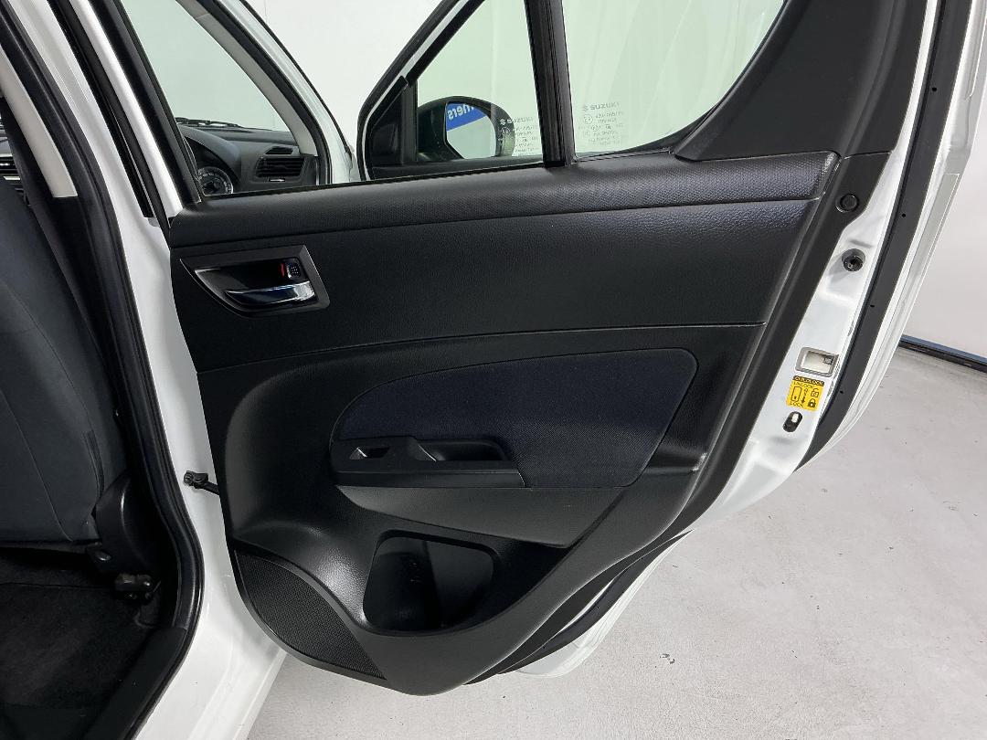 Photo '19' of Suzuki Swift