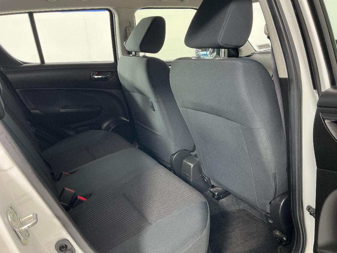 Photo '20' of Suzuki Swift