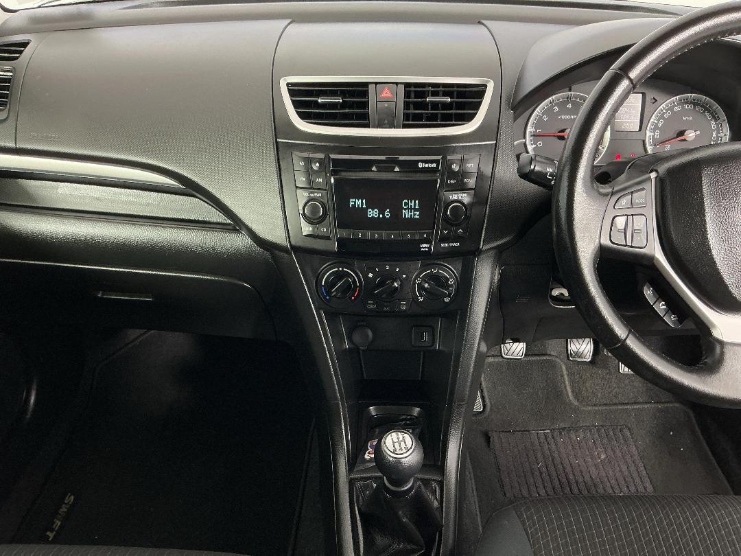 Photo '18' of Suzuki Swift