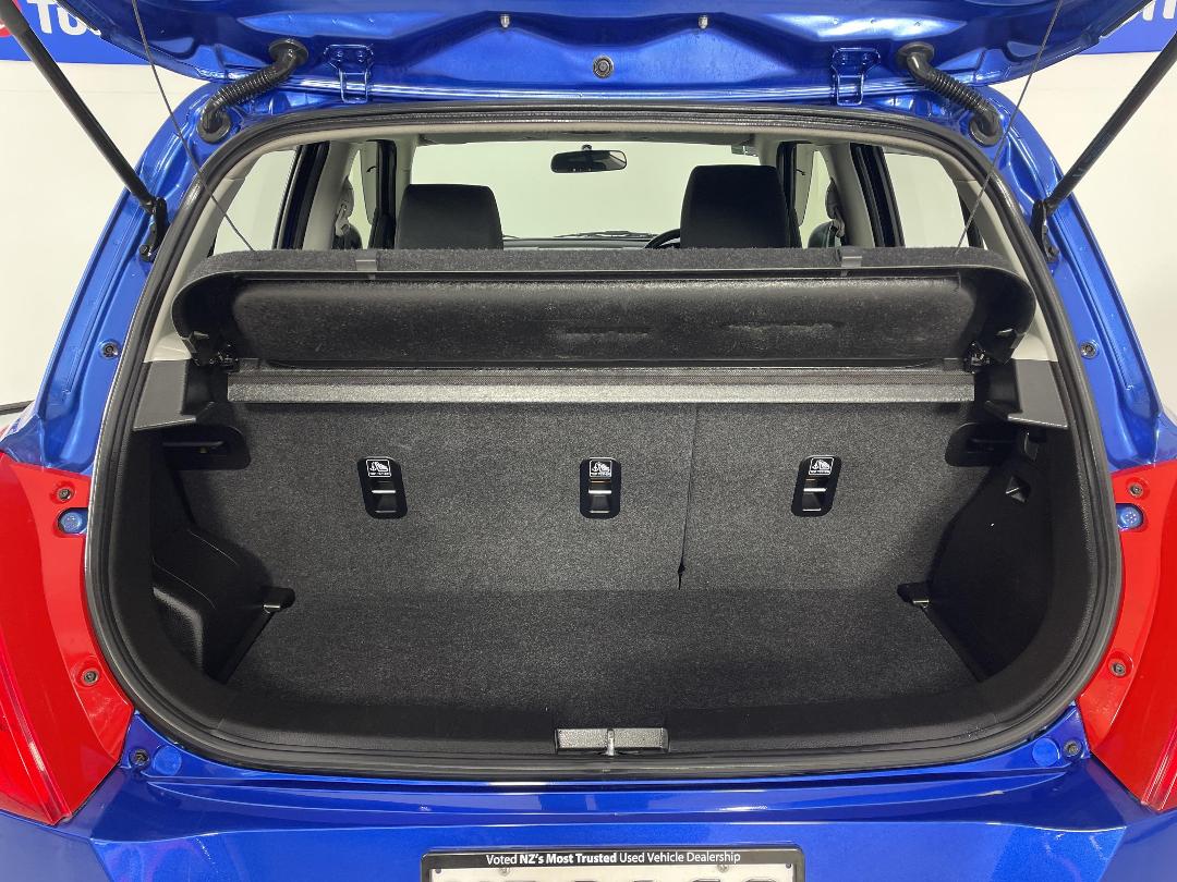 Photo '14' of Suzuki Swift