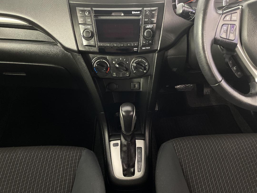 Photo '18' of Suzuki Swift