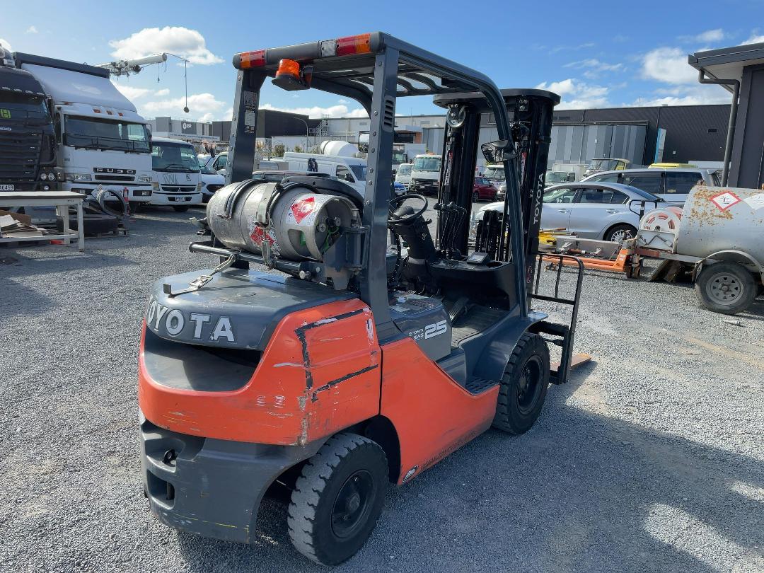 Photo '4' of TOYOTA 32-8FG25 Forklift Photo '4' of TOYOTA 32-8FG25 Forklift