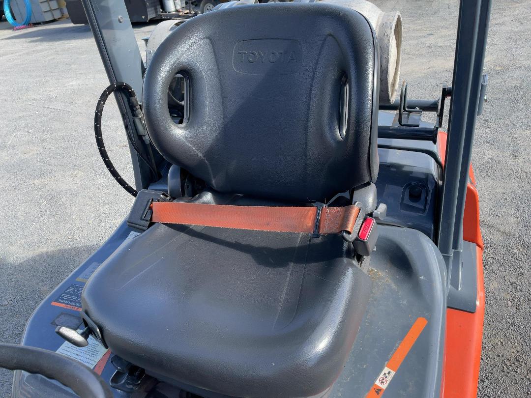 Photo '17' of TOYOTA 32-8FG25 Forklift Photo '17' of TOYOTA 32-8FG25 Forklift