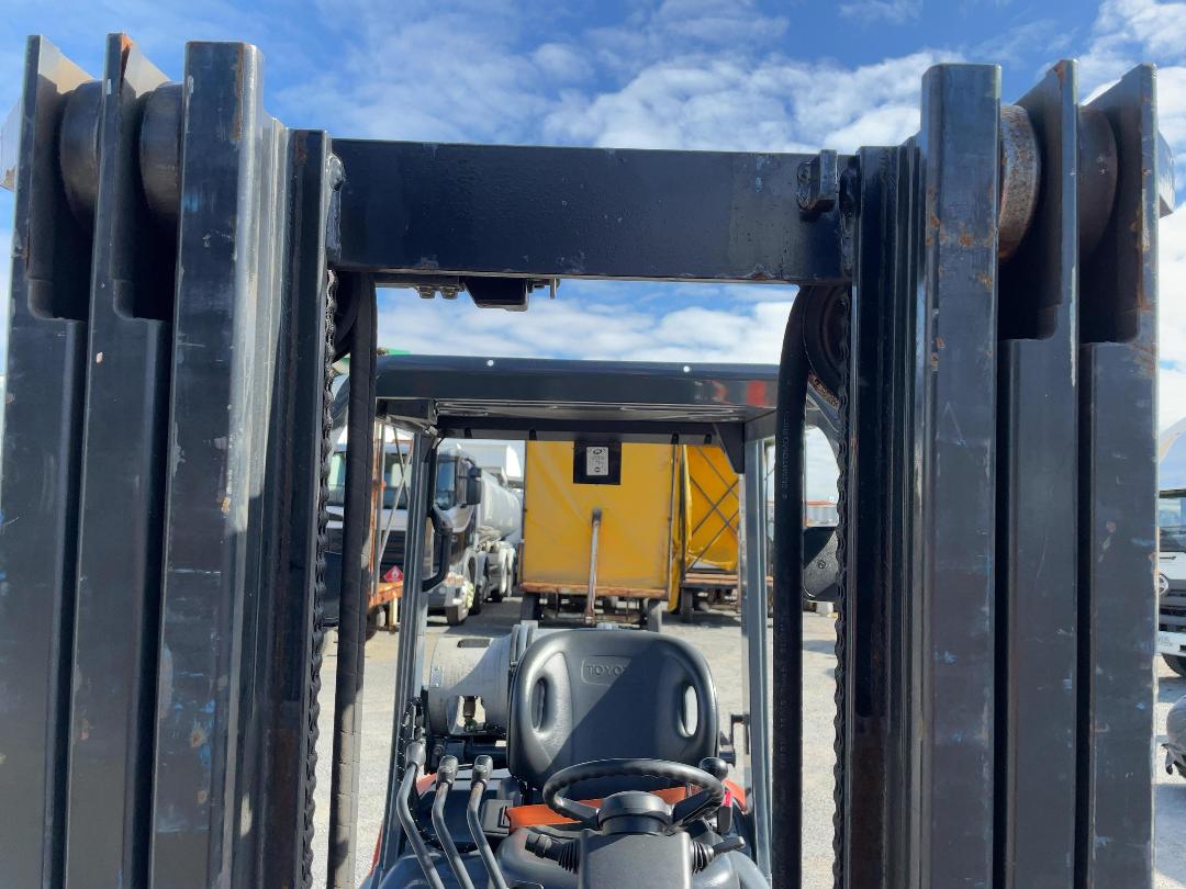 Photo '24' of TOYOTA 32-8FG25 Forklift Photo '24' of TOYOTA 32-8FG25 Forklift