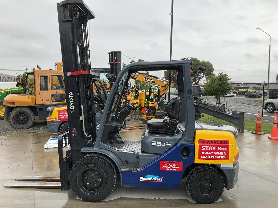 Photo '7' of Toyota 728FDJ35 Forklift Photo '7' of Toyota 728FDJ35 Forklift