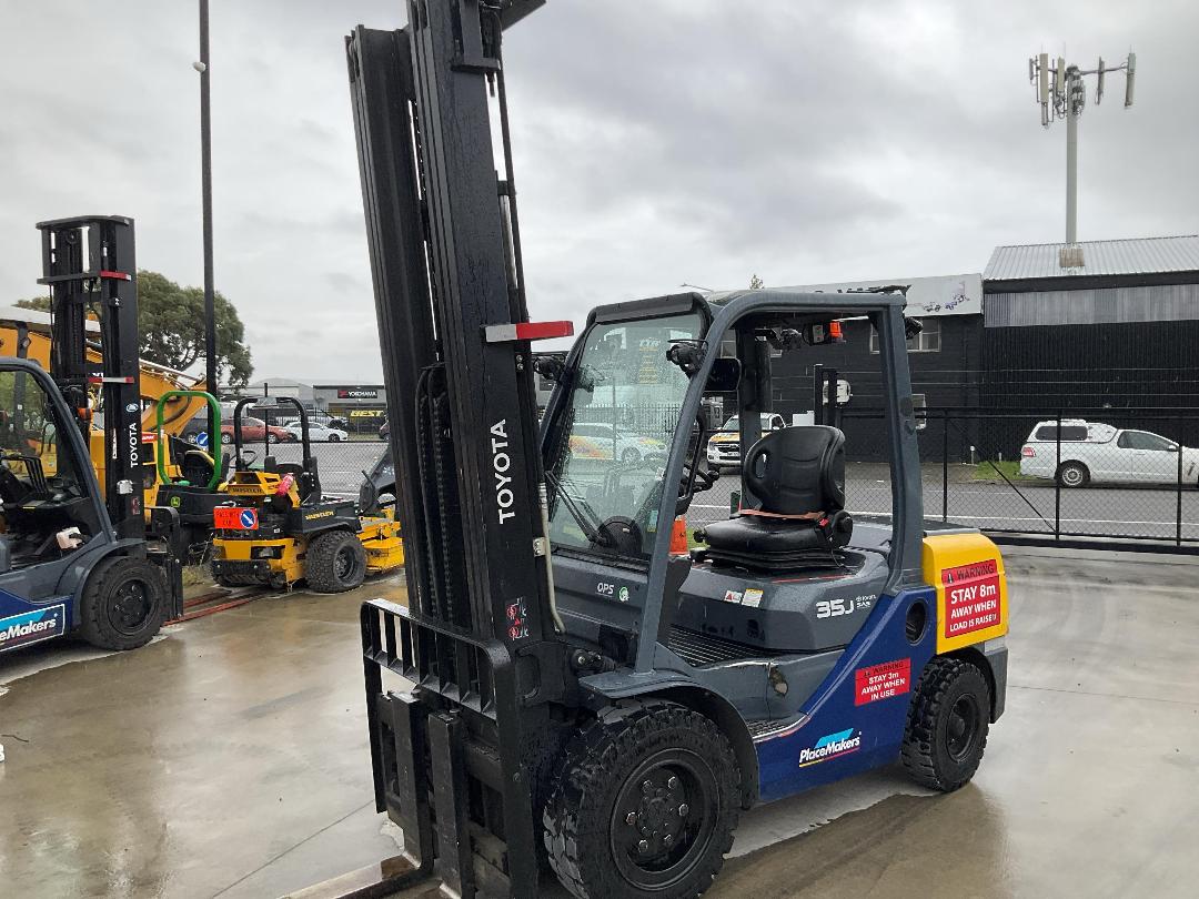 Photo '9' of Toyota 728FDJ35 Forklift Photo '9' of Toyota 728FDJ35 Forklift