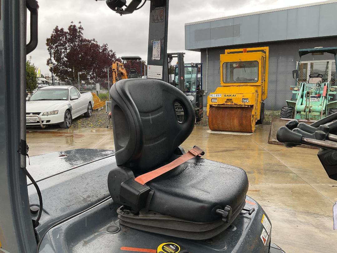 Photo '11' of Toyota 728FDJ35 Forklift Photo '11' of Toyota 728FDJ35 Forklift