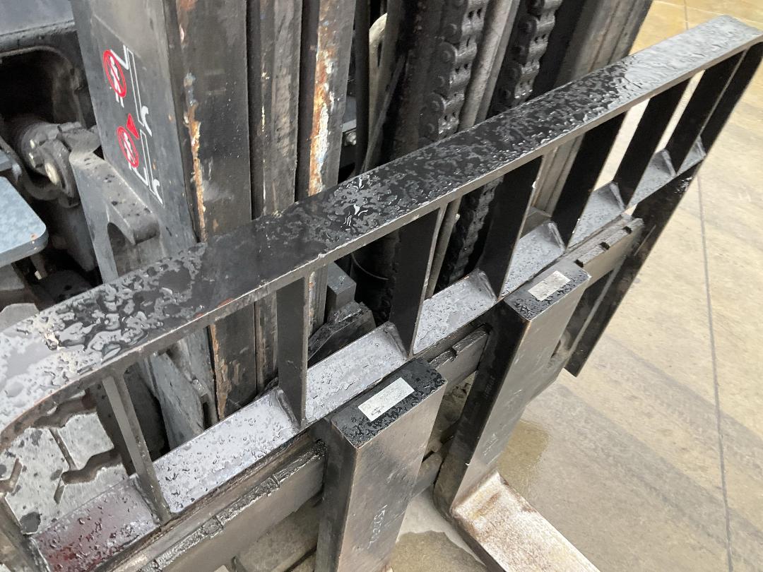 Photo '30' of Toyota 728FDJ35 Forklift Photo '30' of Toyota 728FDJ35 Forklift