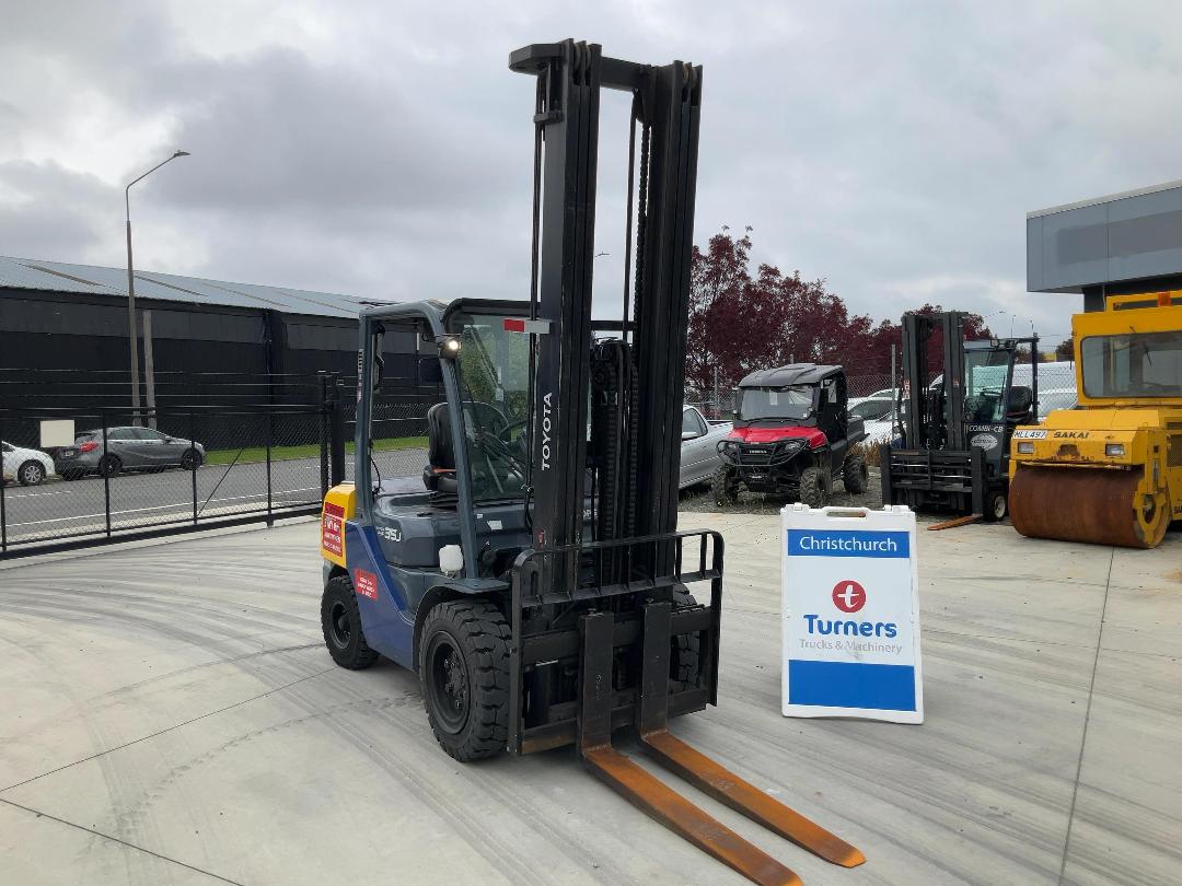 Photo '34' of Toyota 728FDJ35 Forklift Photo '34' of Toyota 728FDJ35 Forklift