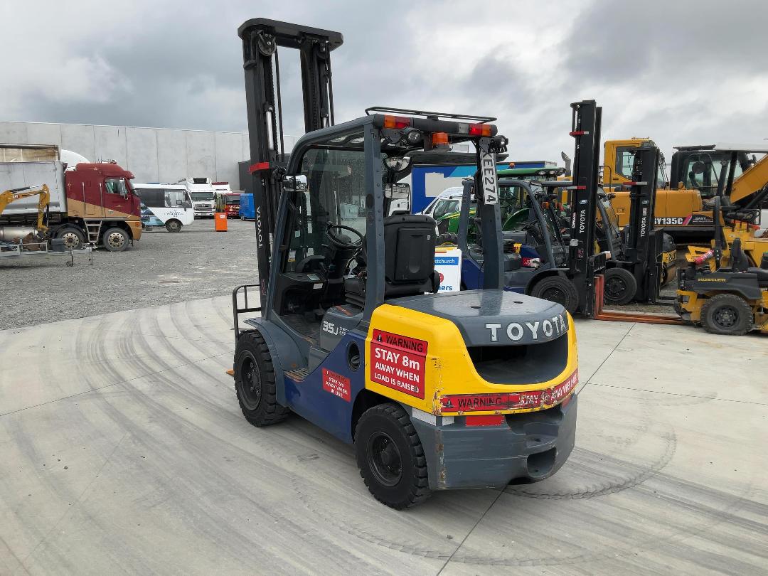 Photo '37' of Toyota 728FDJ35 Forklift Photo '37' of Toyota 728FDJ35 Forklift