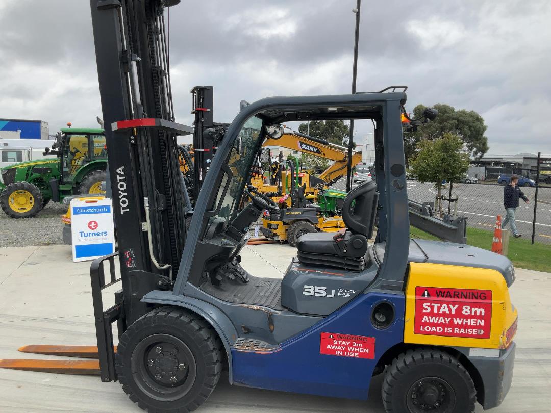 Photo '38' of Toyota 728FDJ35 Forklift Photo '38' of Toyota 728FDJ35 Forklift