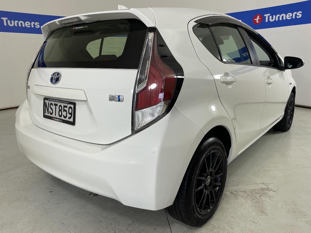 Photo '7' of Toyota Aqua