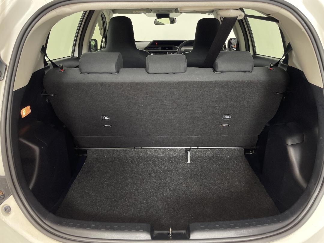 Photo '14' of Toyota Aqua