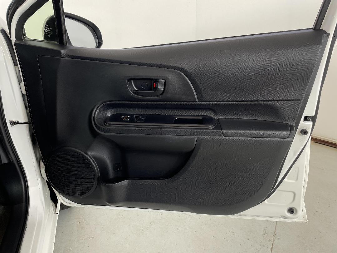 Photo '15' of Toyota Aqua