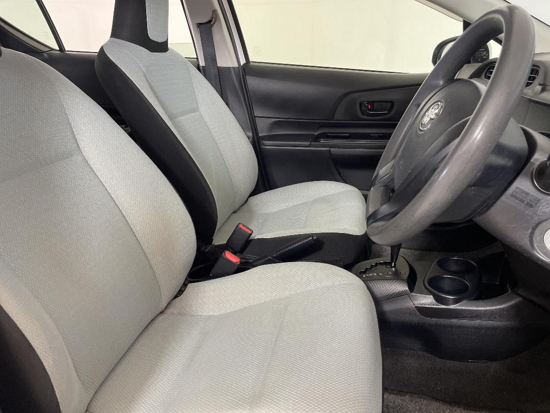 Photo '16' of Toyota Aqua