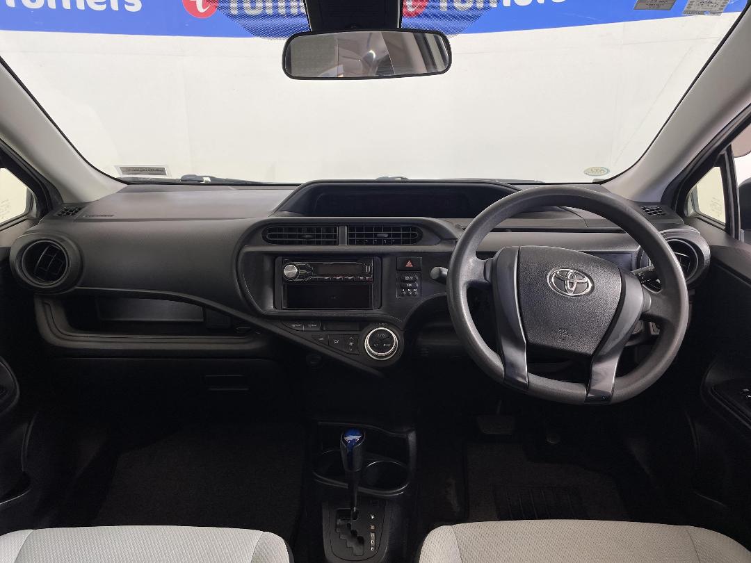 Photo '17' of Toyota Aqua