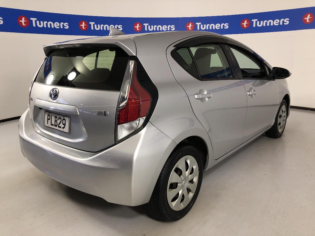 Photo '7' of Toyota Aqua Photo '7' of Toyota Aqua