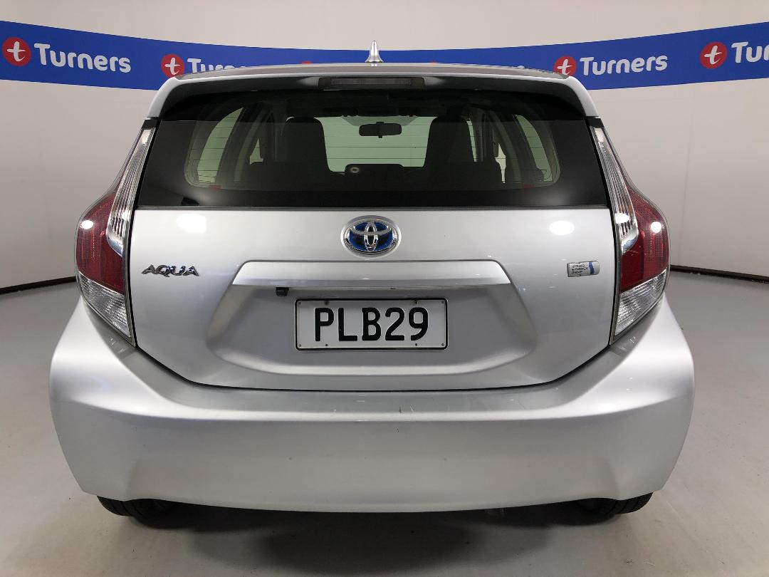 Photo '6' of Toyota Aqua Photo '6' of Toyota Aqua