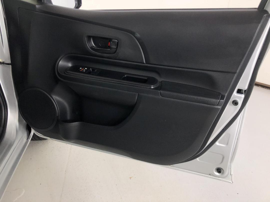 Photo '15' of Toyota Aqua Photo '15' of Toyota Aqua