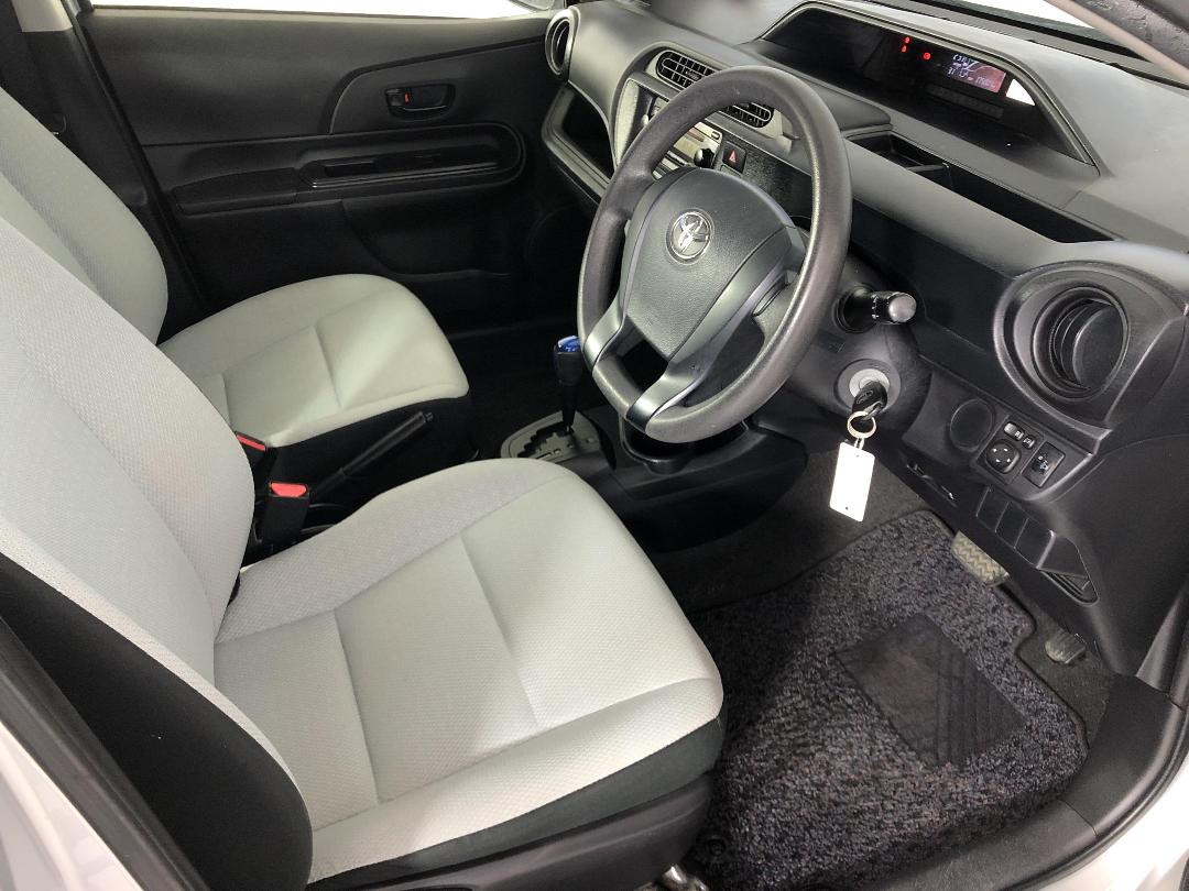 Photo '16' of Toyota Aqua Photo '16' of Toyota Aqua