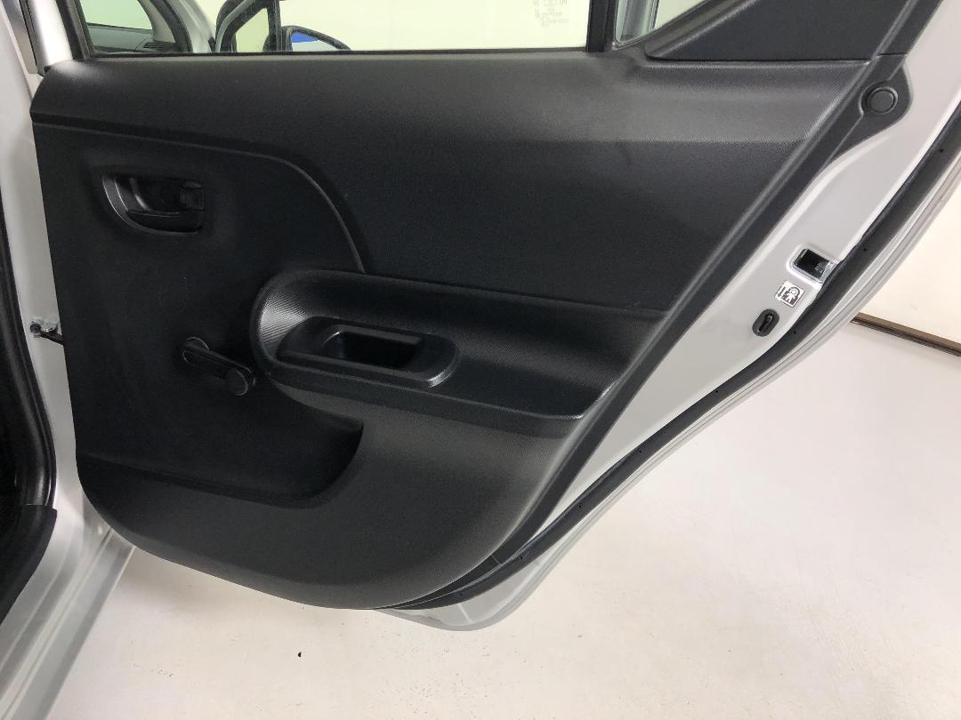 Photo '19' of Toyota Aqua Photo '19' of Toyota Aqua