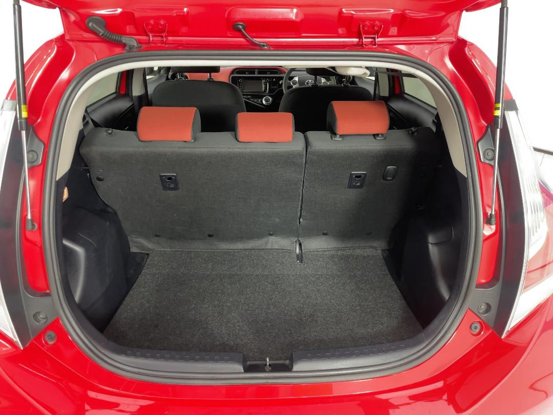 Photo '14' of Toyota Aqua