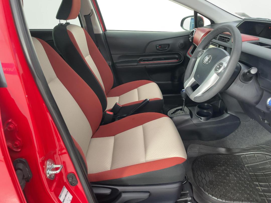 Photo '16' of Toyota Aqua