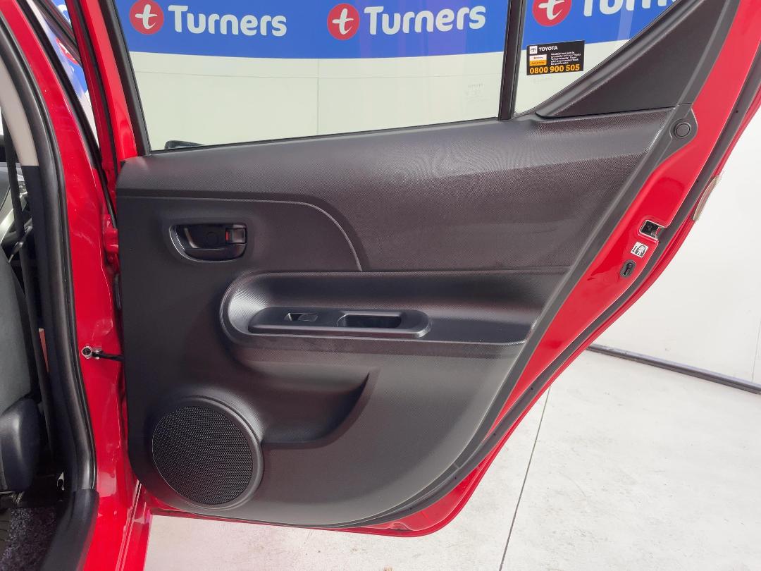 Photo '19' of Toyota Aqua