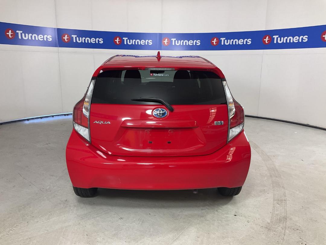 Photo '6' of Toyota Aqua Photo '6' of Toyota Aqua