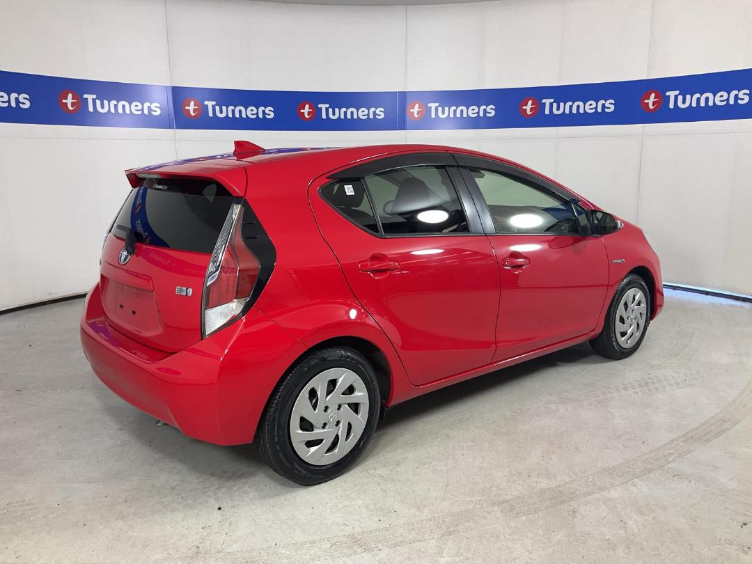 Photo '7' of Toyota Aqua Photo '7' of Toyota Aqua