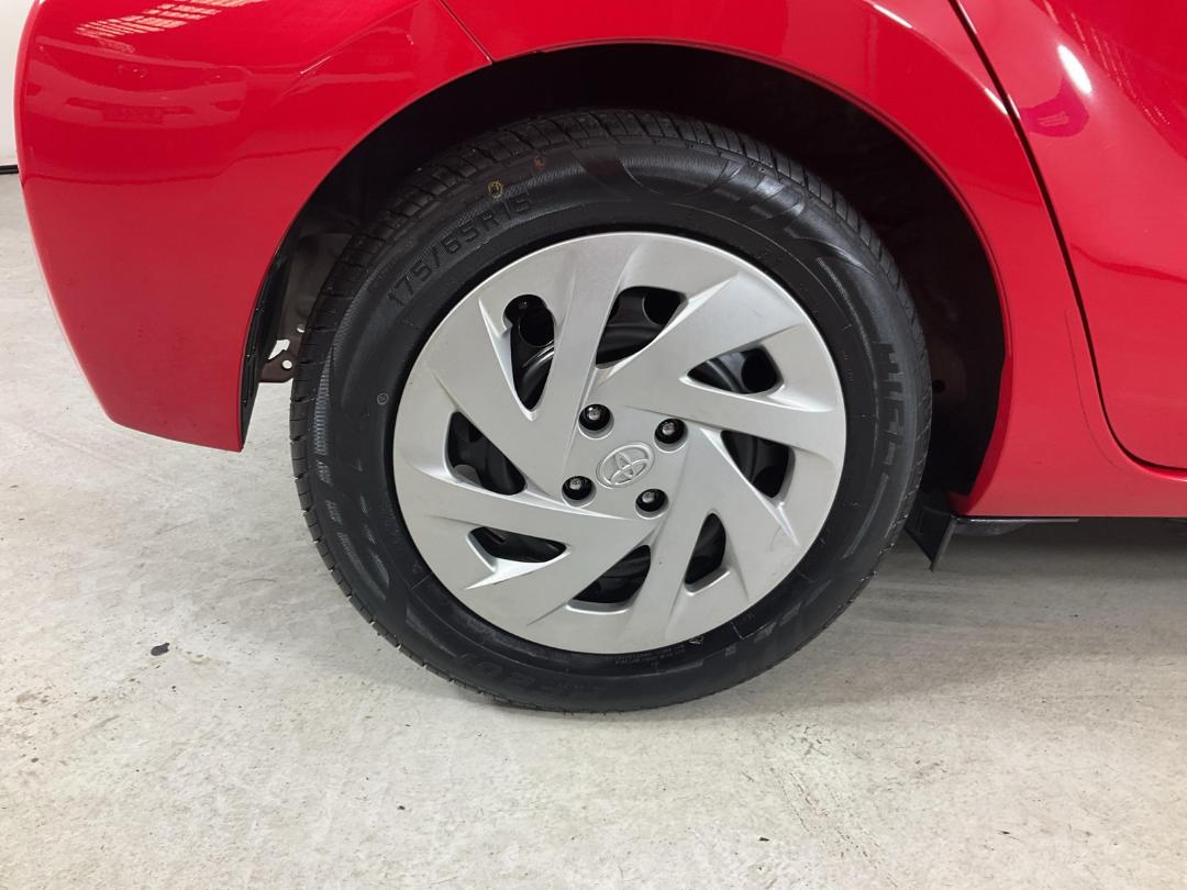 Photo '12' of Toyota Aqua Photo '12' of Toyota Aqua