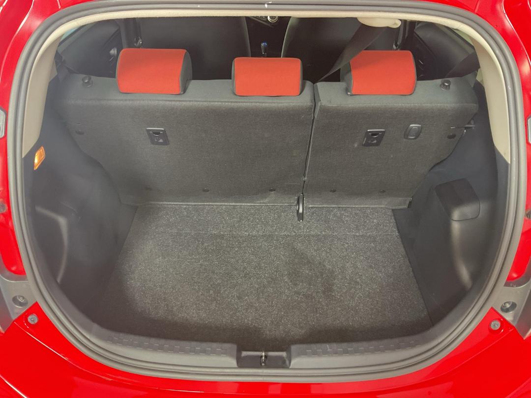 Photo '14' of Toyota Aqua Photo '14' of Toyota Aqua