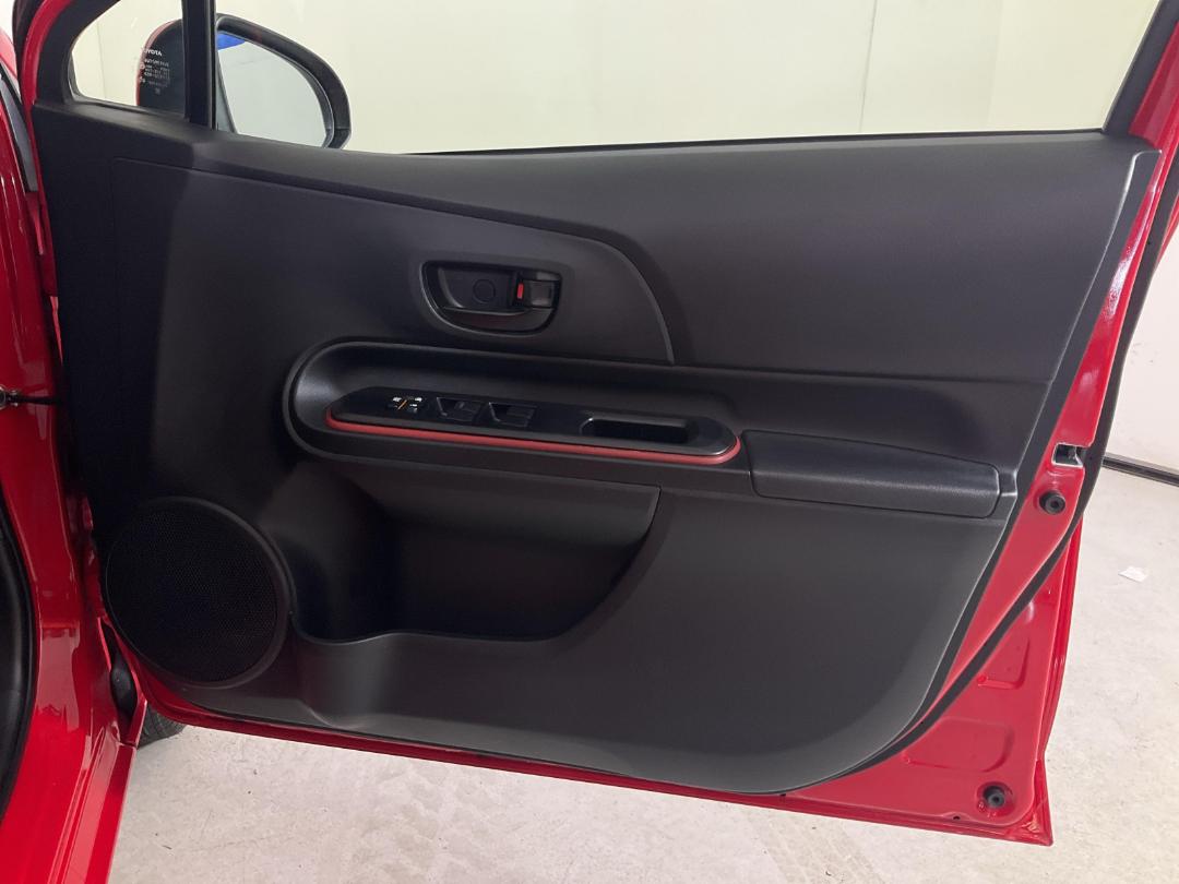 Photo '15' of Toyota Aqua Photo '15' of Toyota Aqua