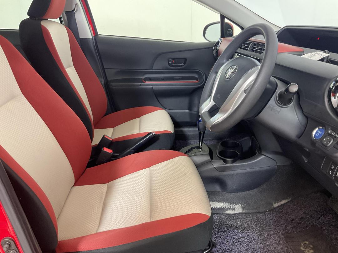 Photo '16' of Toyota Aqua Photo '16' of Toyota Aqua