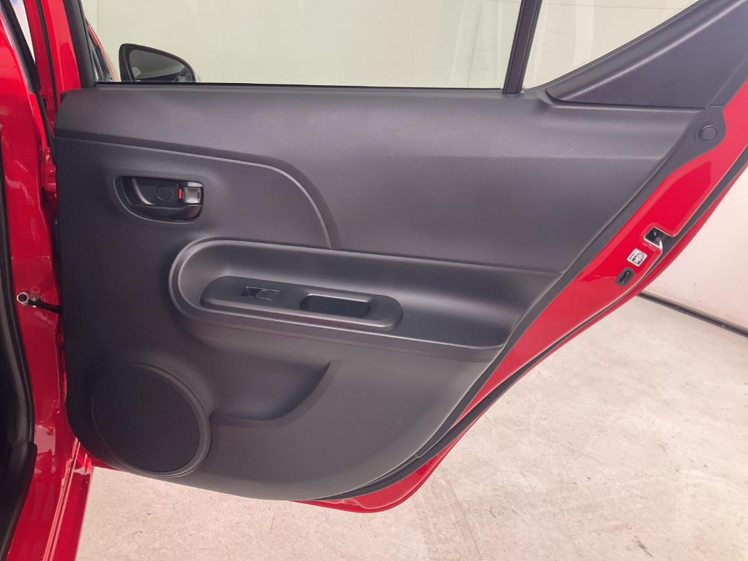 Photo '19' of Toyota Aqua Photo '19' of Toyota Aqua