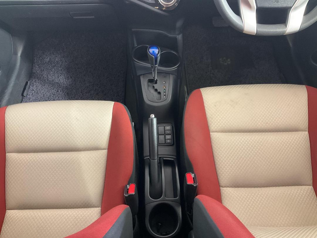 Photo '18' of Toyota Aqua Photo '18' of Toyota Aqua