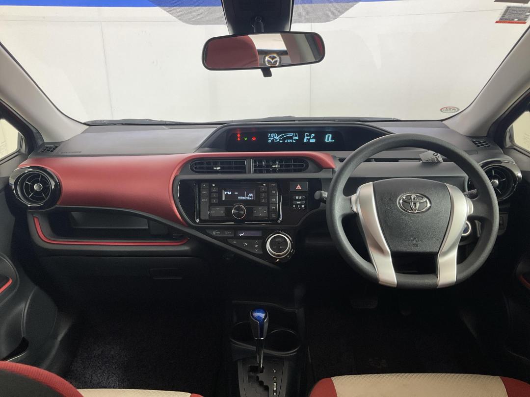 Photo '17' of Toyota Aqua Photo '17' of Toyota Aqua