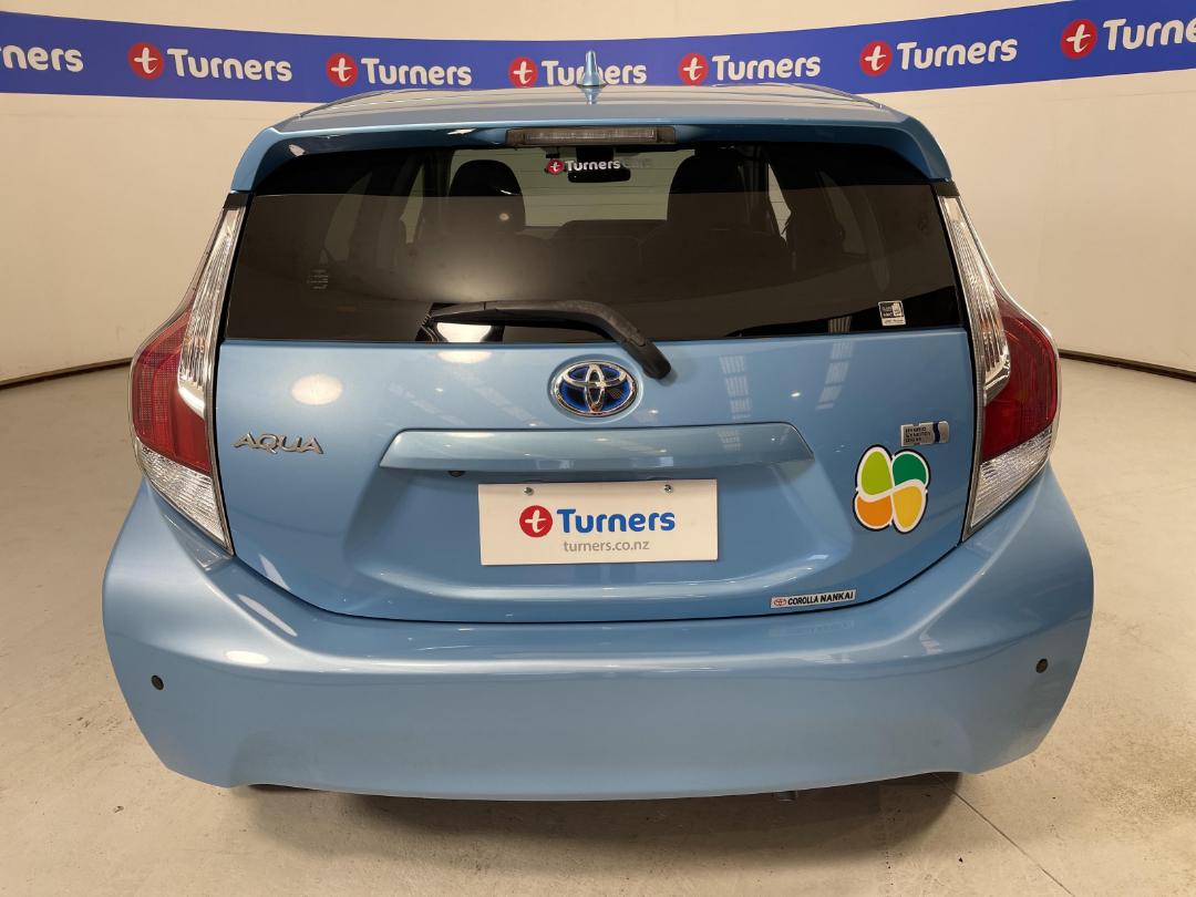 Photo '6' of Toyota Aqua