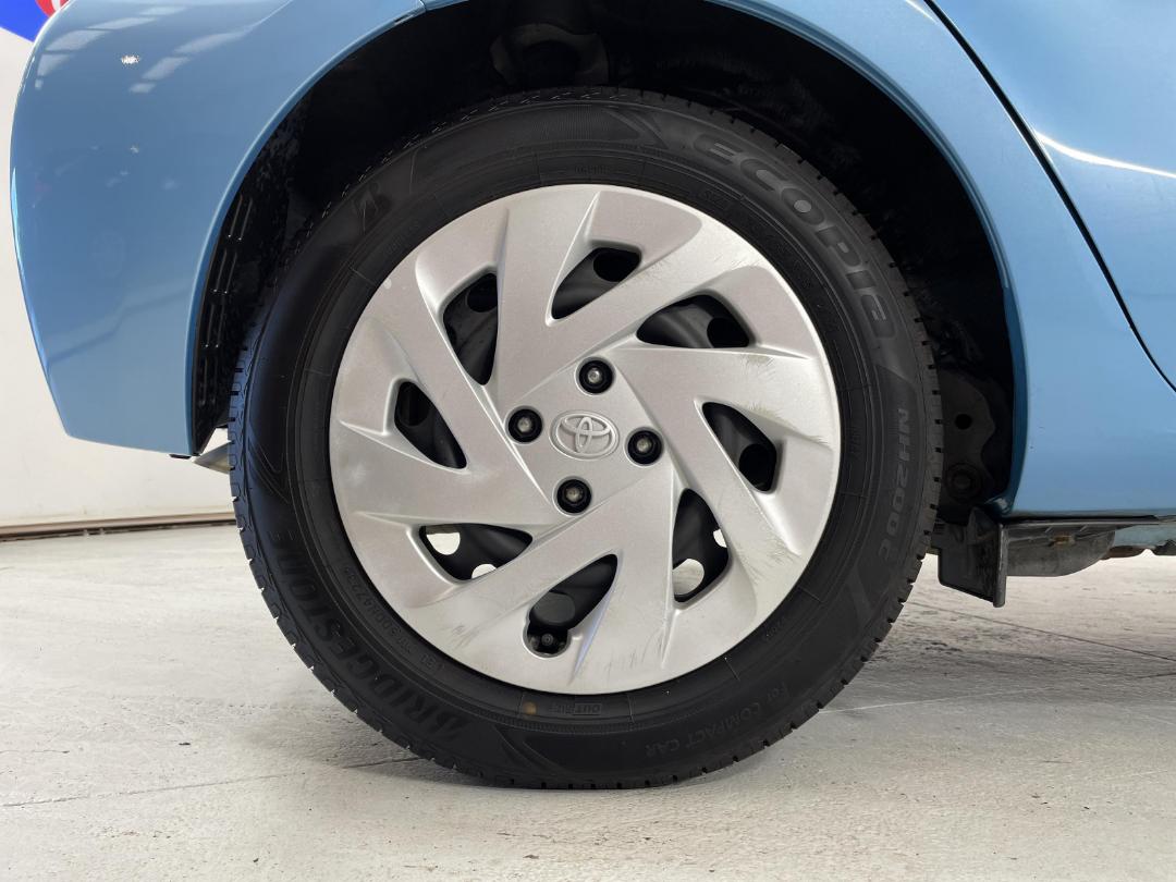 Photo '12' of Toyota Aqua