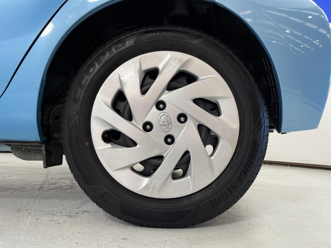 Photo '11' of Toyota Aqua