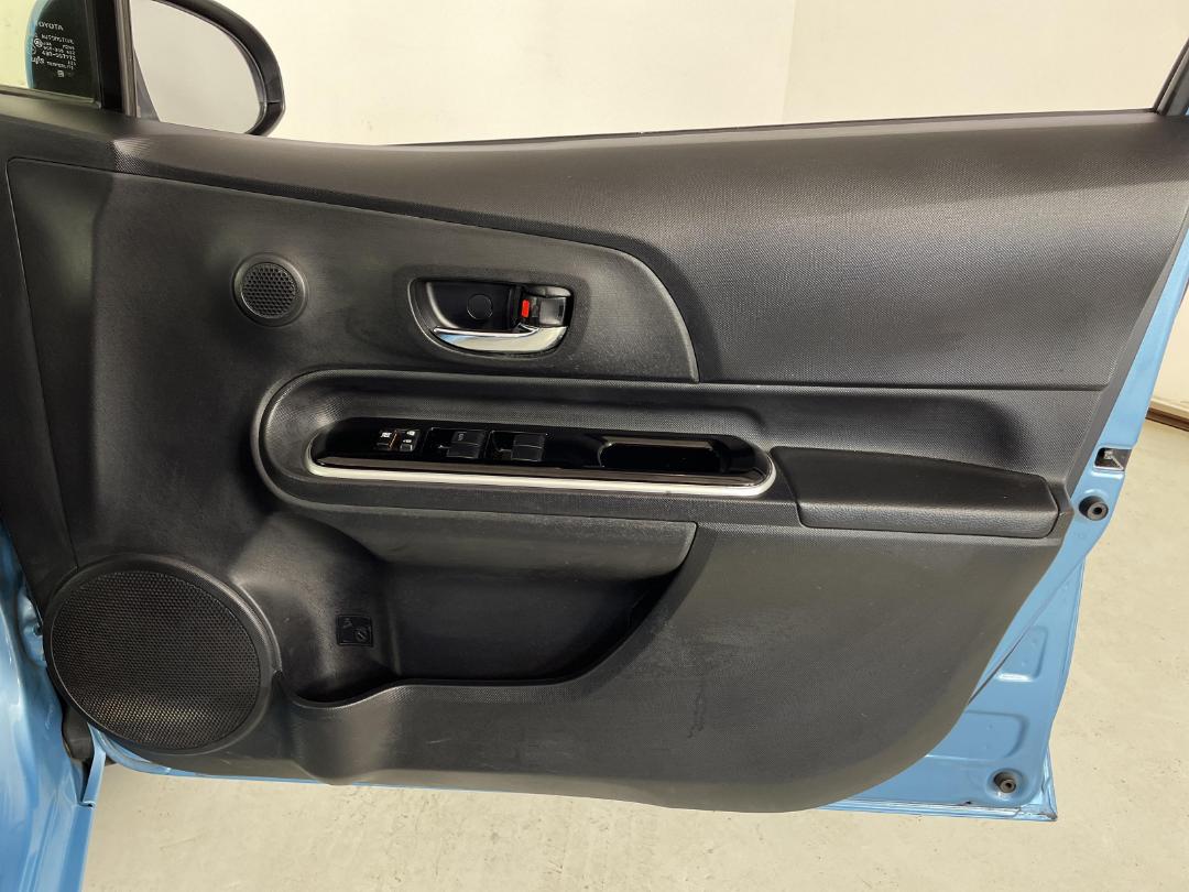 Photo '15' of Toyota Aqua