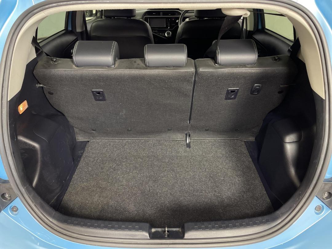 Photo '14' of Toyota Aqua