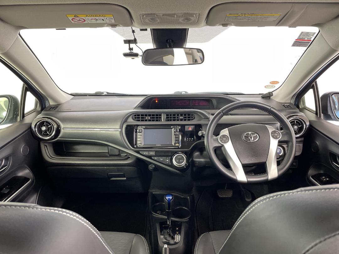 Photo '17' of Toyota Aqua