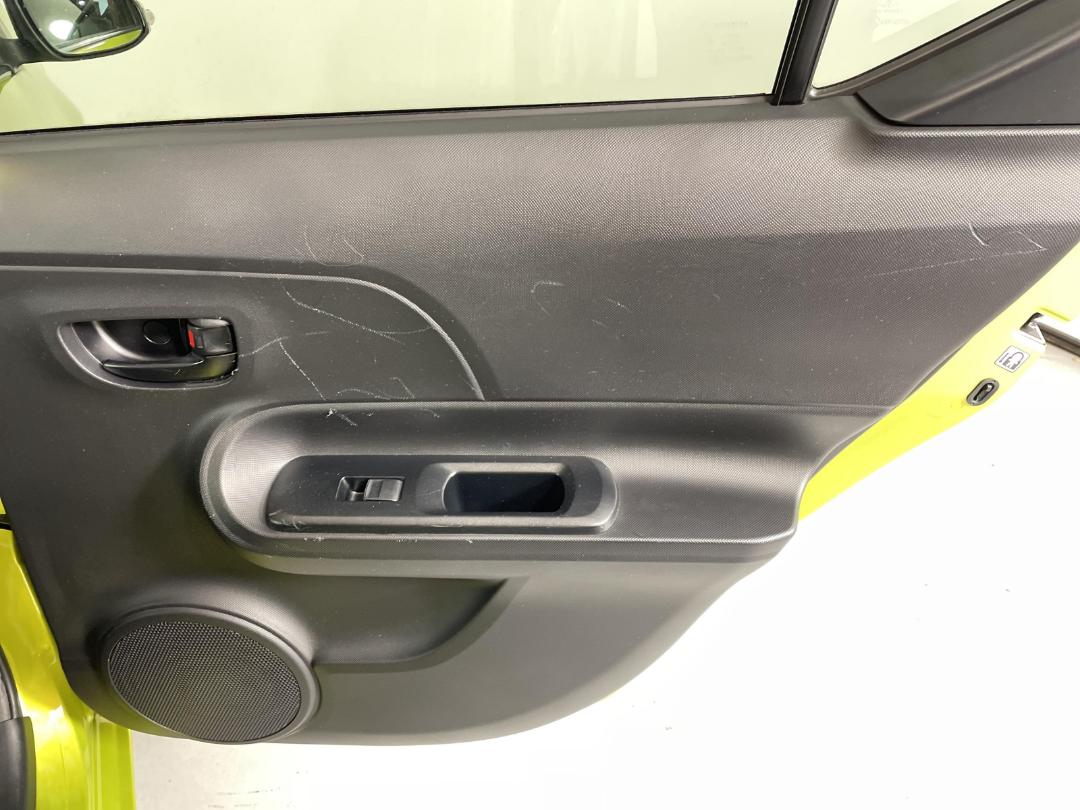 Photo '19' of Toyota Aqua Photo '19' of Toyota Aqua