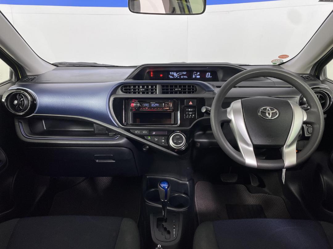 Photo '17' of Toyota Aqua Photo '17' of Toyota Aqua