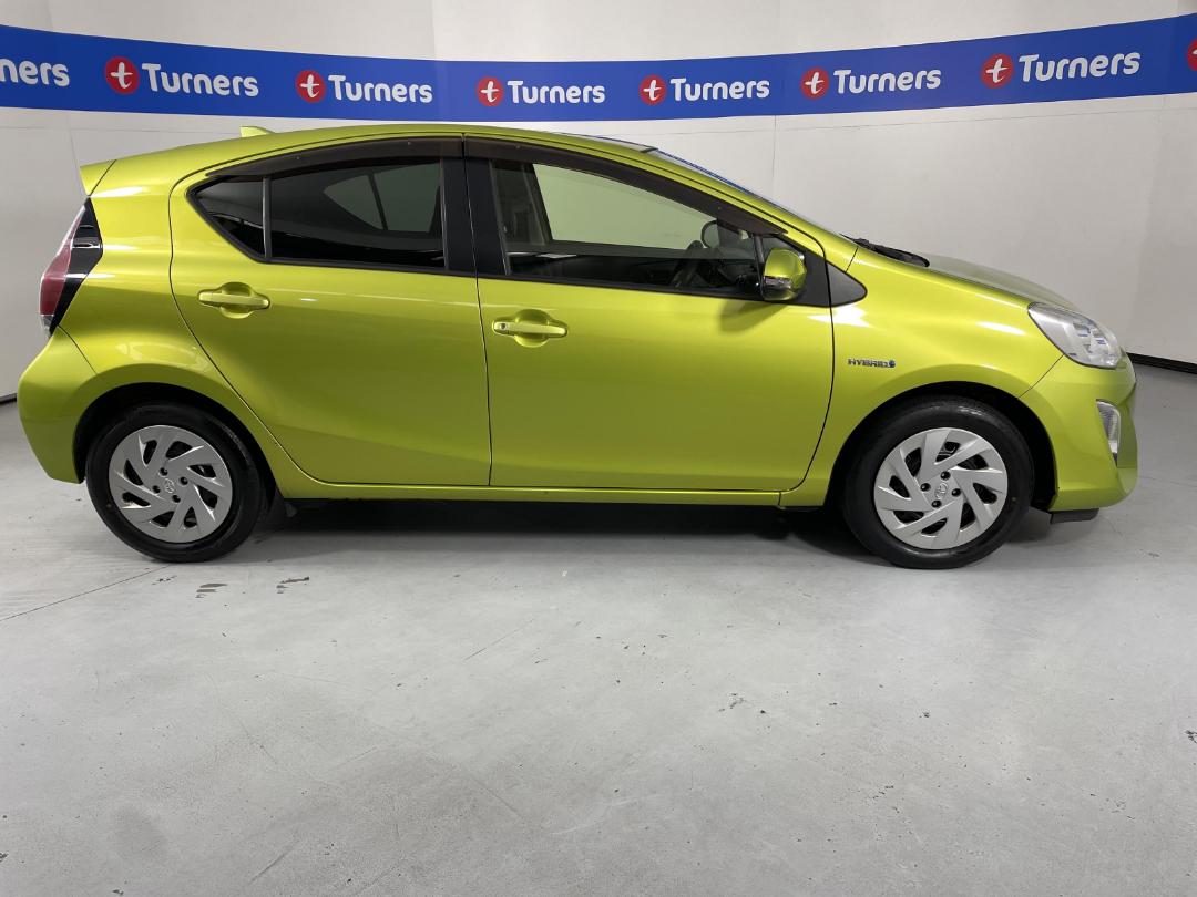 Photo '23' of Toyota Aqua Photo '23' of Toyota Aqua