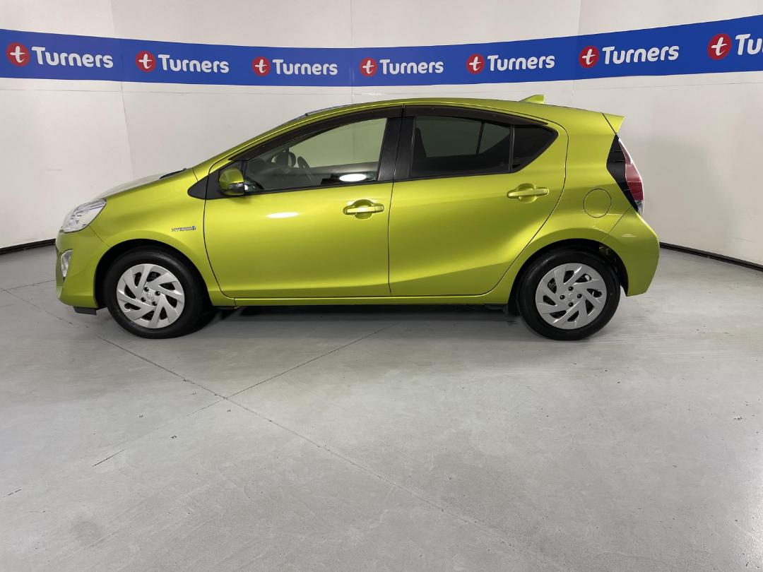 Photo '24' of Toyota Aqua Photo '24' of Toyota Aqua