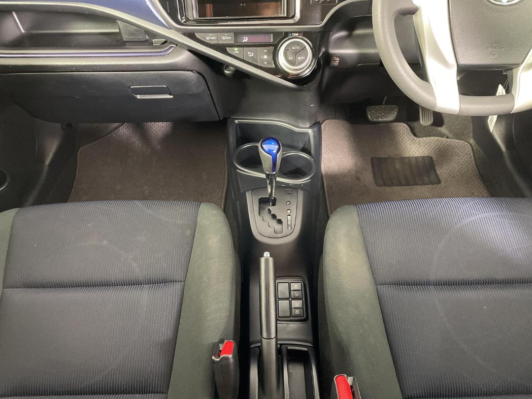 Photo '18' of Toyota Aqua Photo '18' of Toyota Aqua